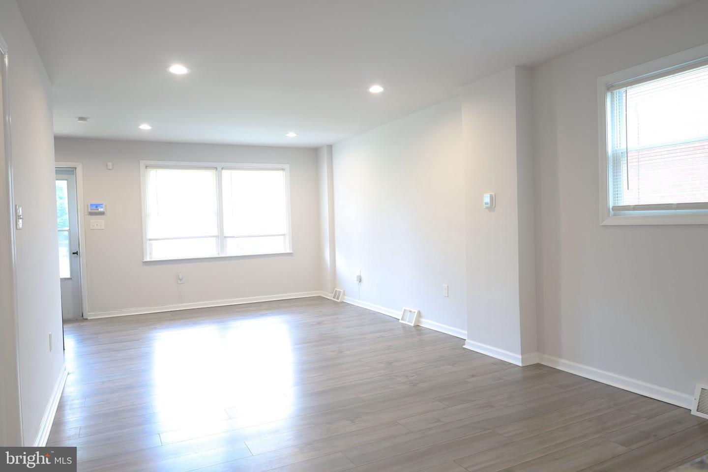 1134 Woodland Ave Property Photo 4