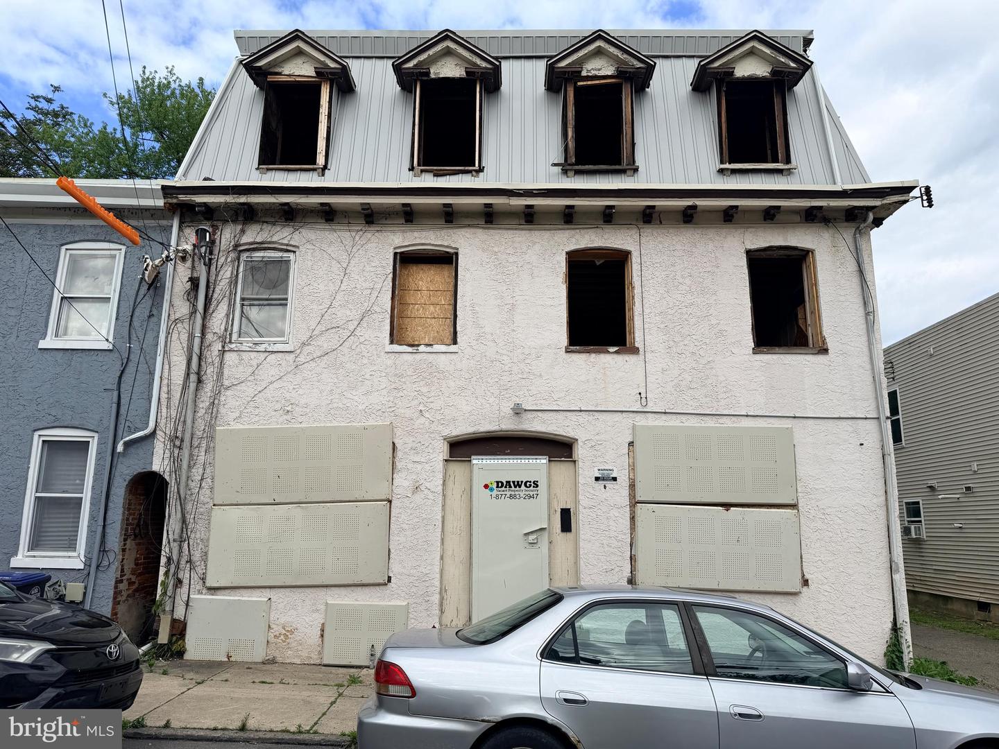 1113-1115 Upland St Property Photo 1