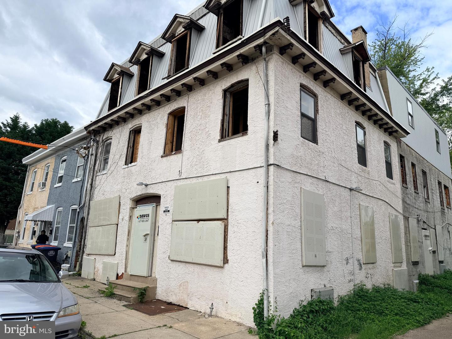 1113-1115 Upland St Property Photo 3
