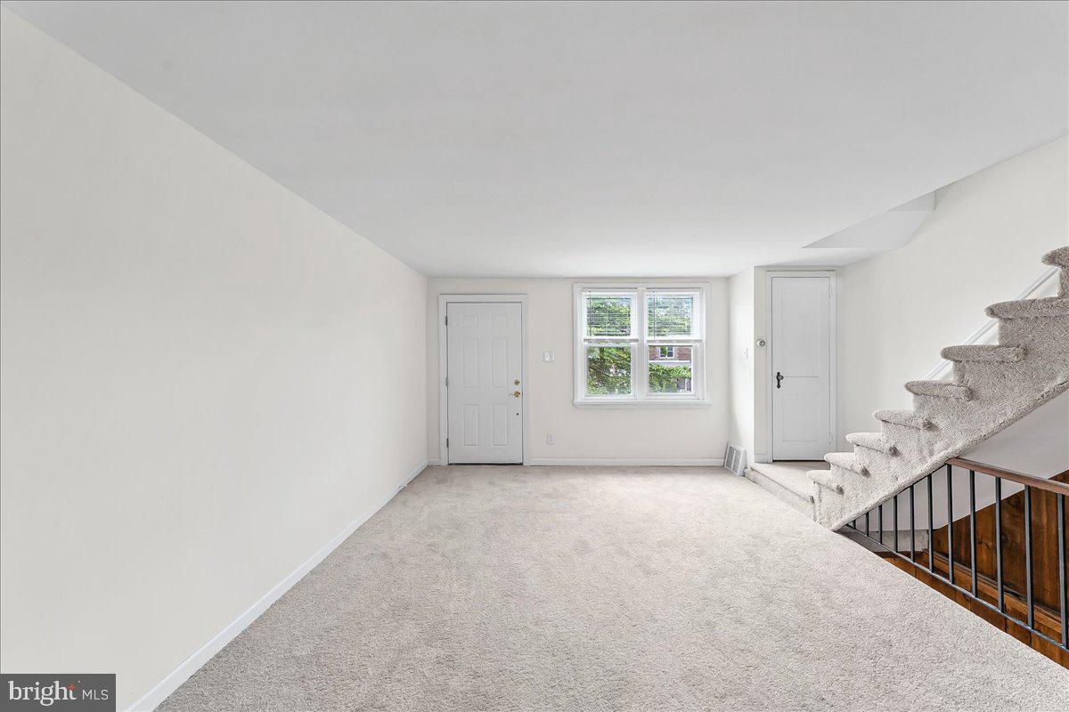 5205 Westbrook Dr Property Photo 3
