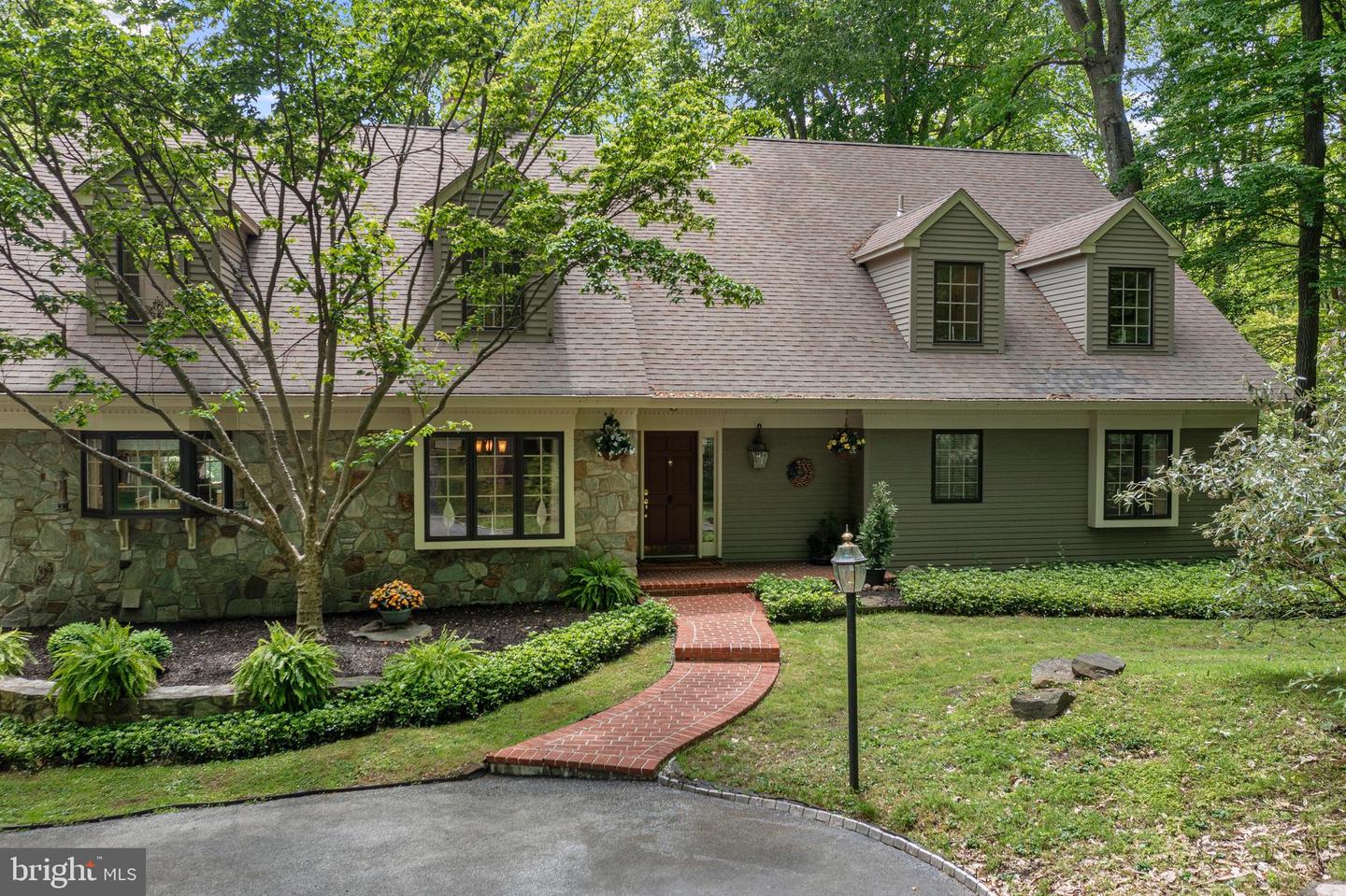 3 Hickory Ln Property Photo 6