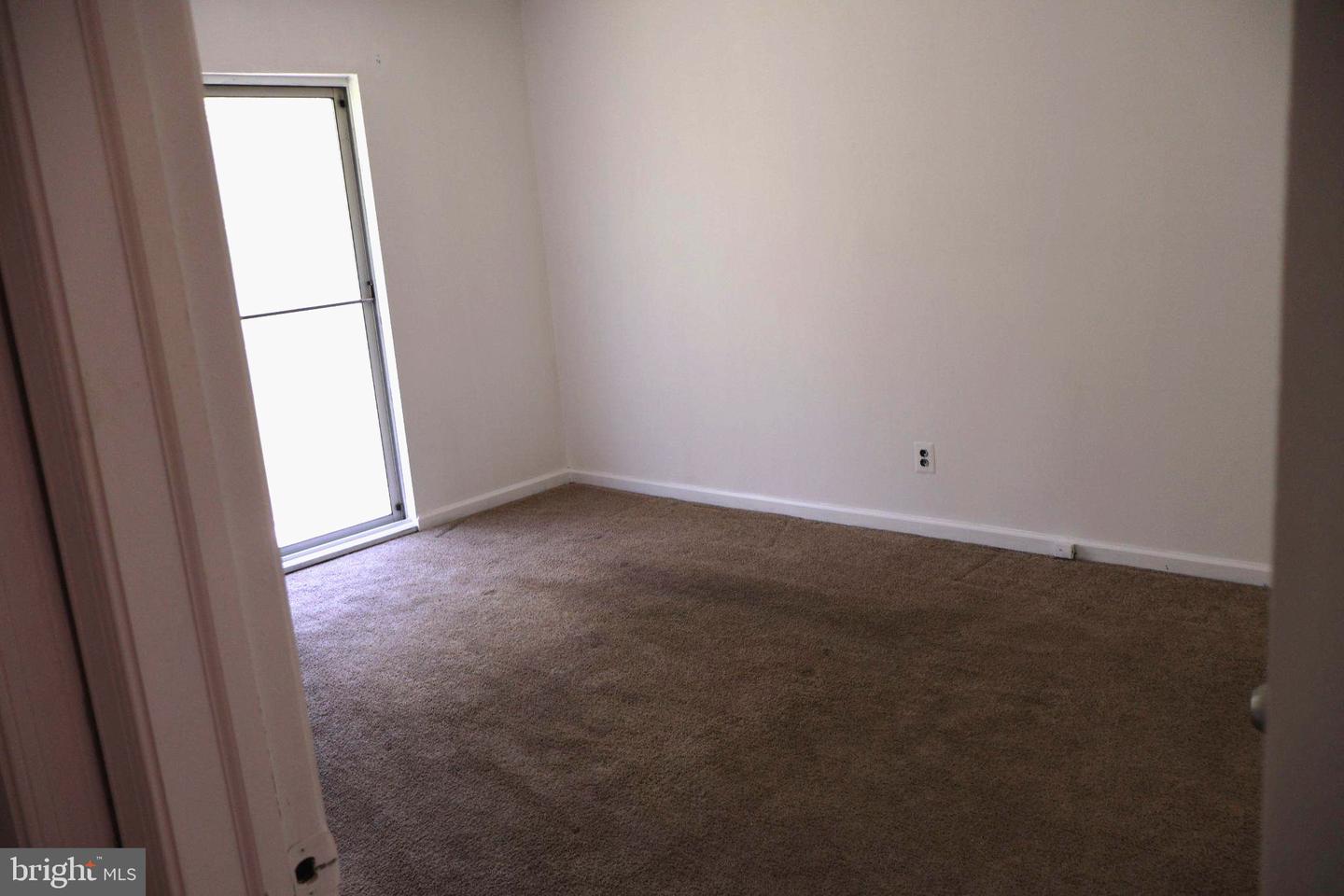 601 Country Ln Property Photo 8