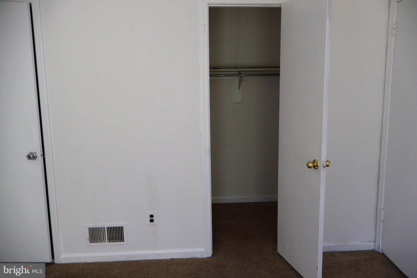 601 Country Ln Property Photo 9