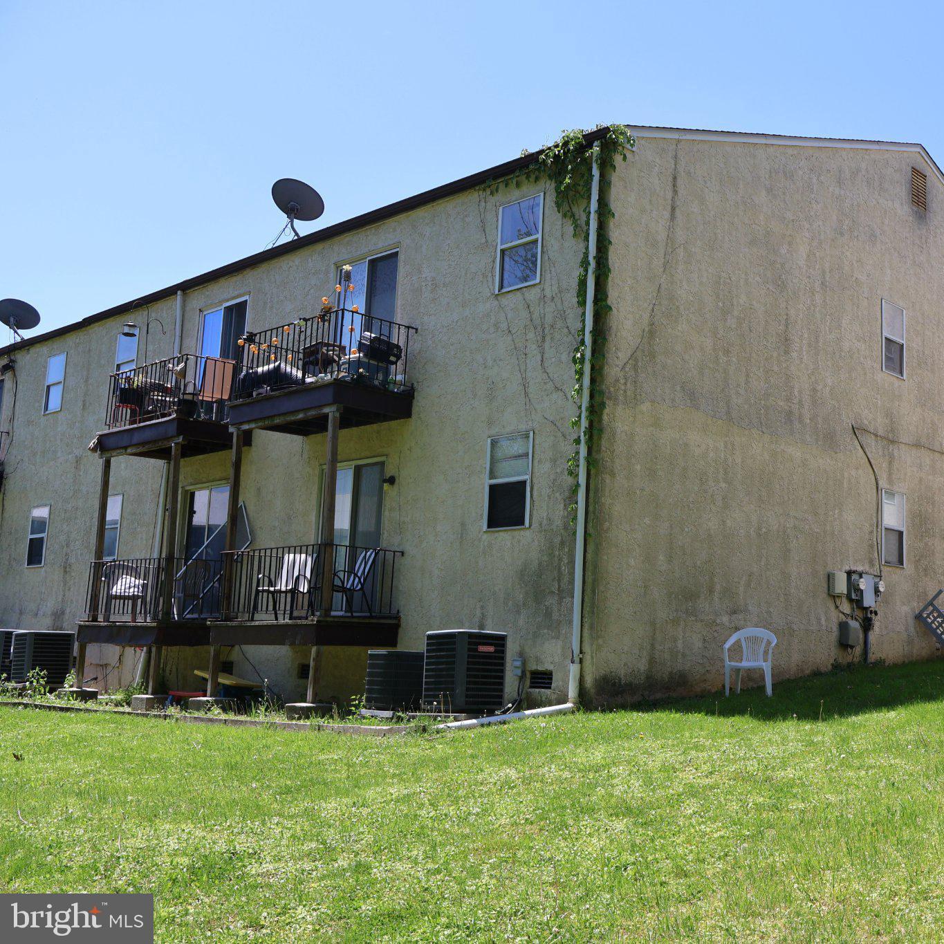 601 Country Ln Property Photo 15