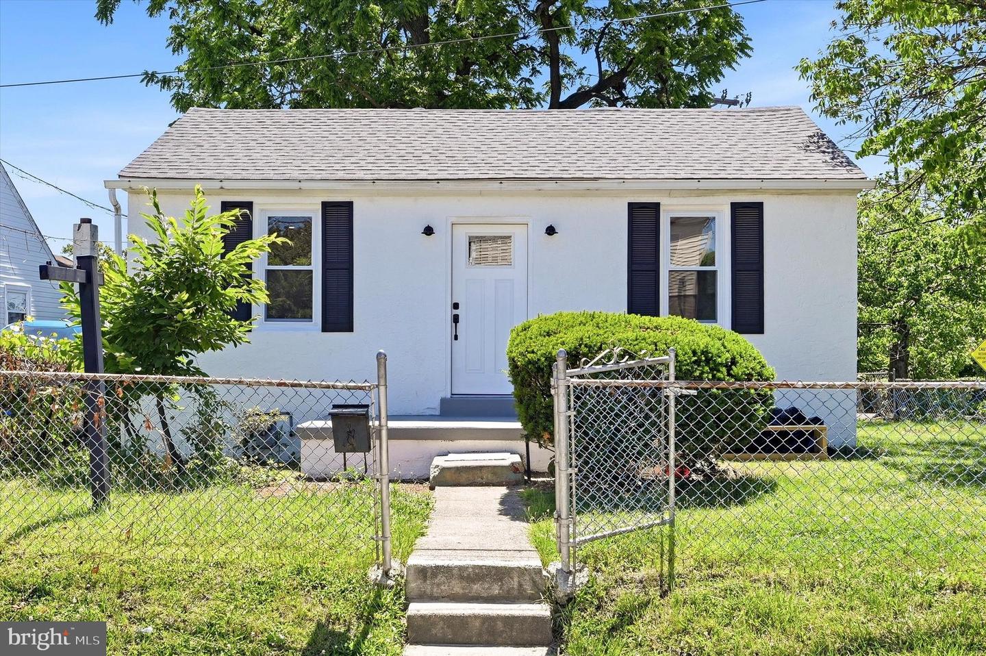 1022 Lawnton Ter Property Photo 1