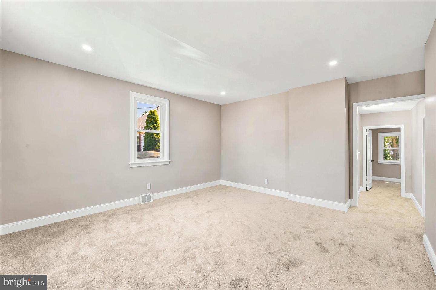 1022 Lawnton Ter Property Photo 2