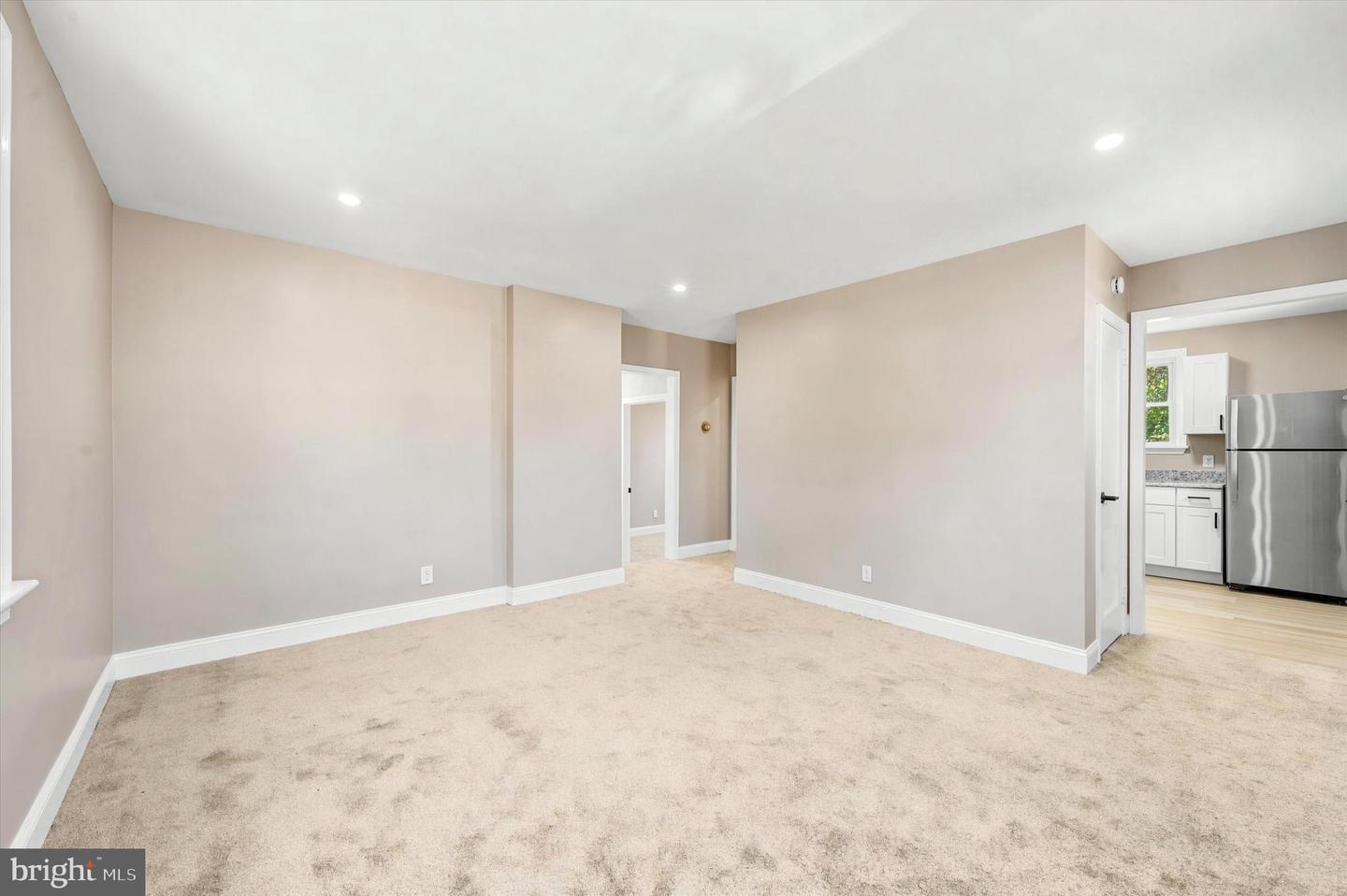 1022 Lawnton Ter Property Photo 3