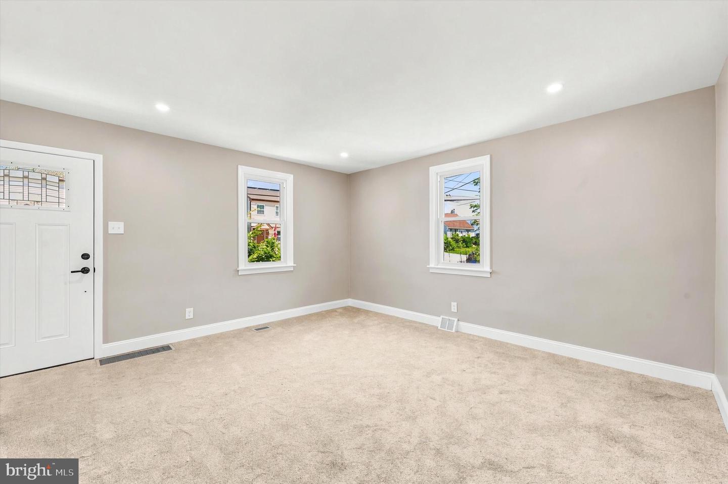 1022 Lawnton Ter Property Photo 6