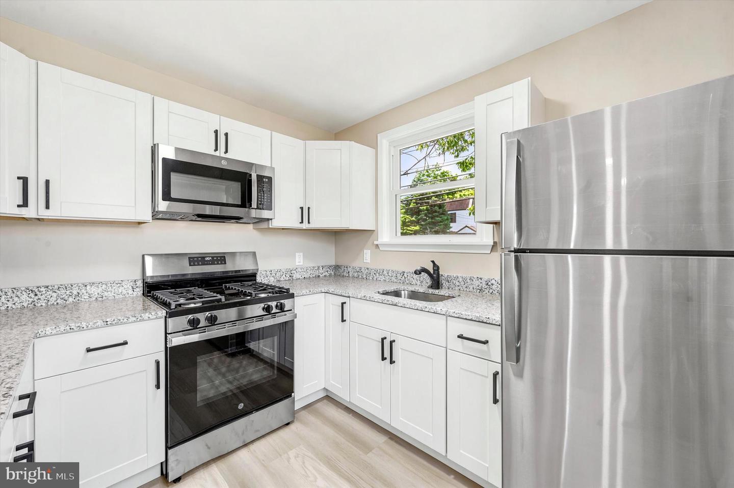 1022 Lawnton Ter Property Photo 9
