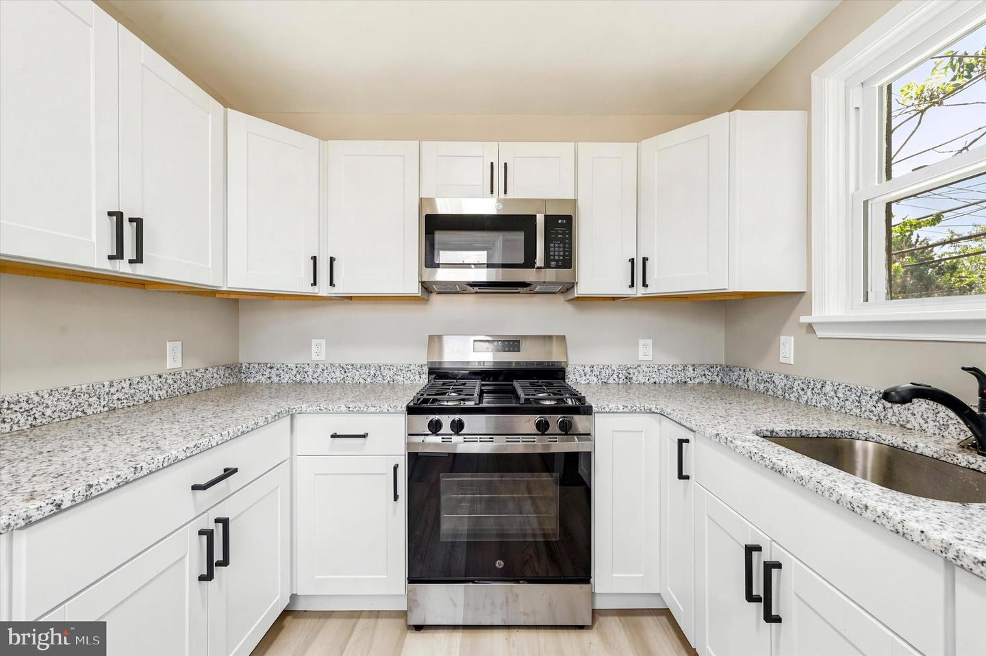 1022 Lawnton Ter Property Photo 10
