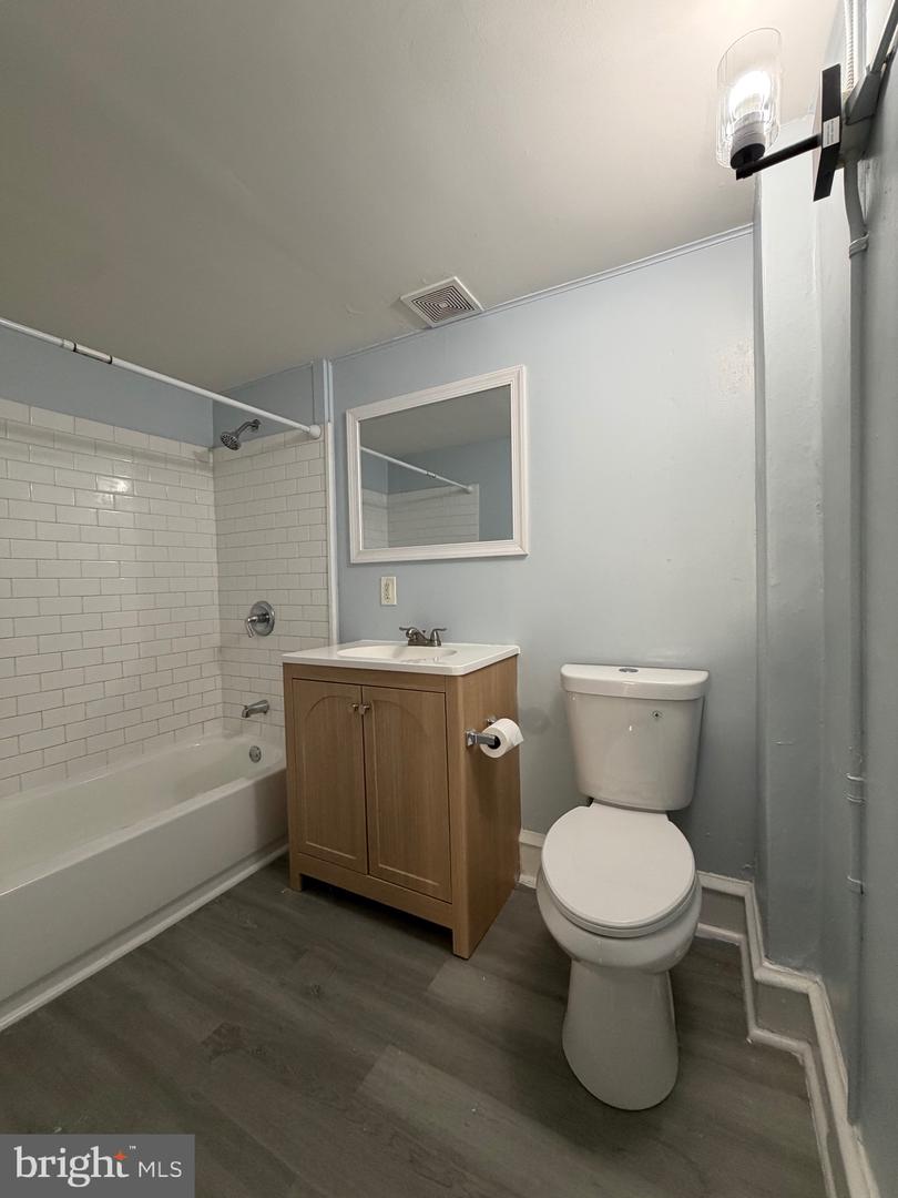 671 Long Ln #b Property Photo 1