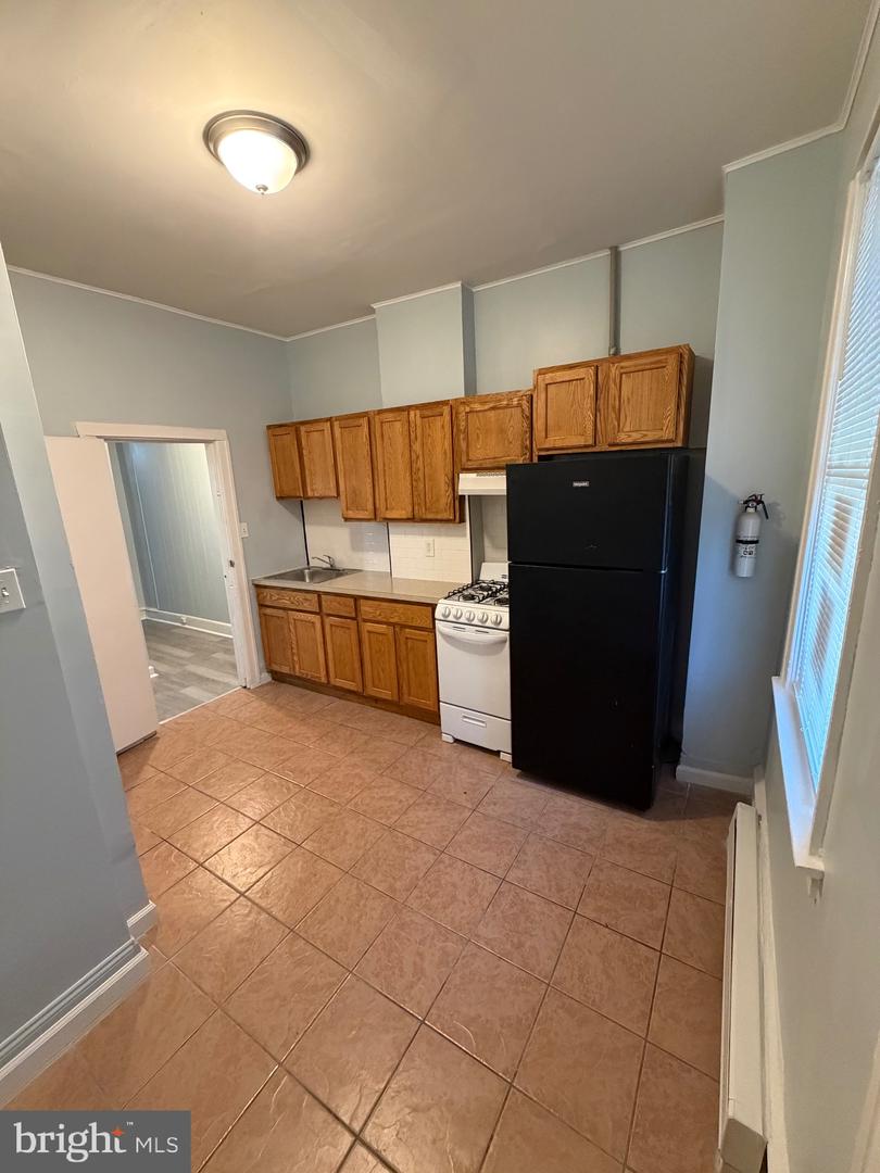 671 Long Ln #b Property Photo 3