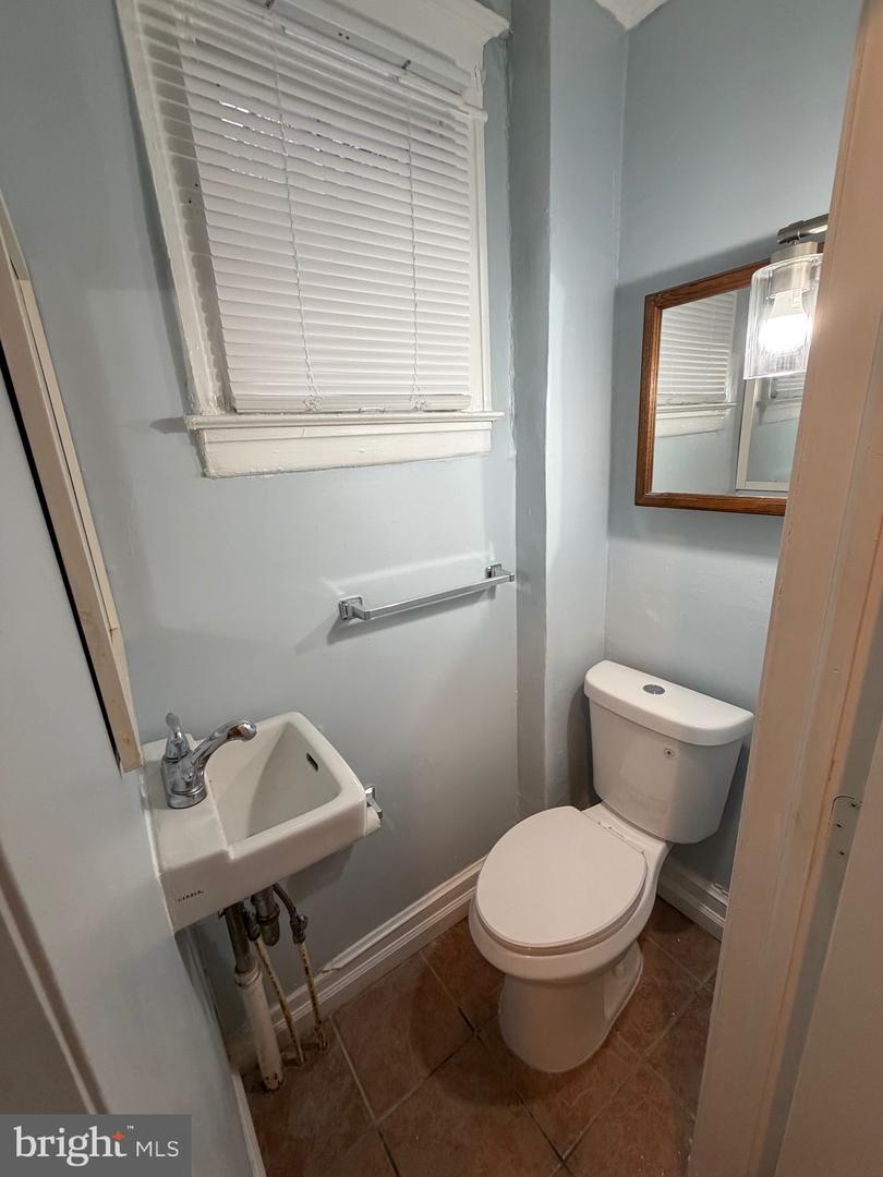 671 Long Ln #b Property Photo 4