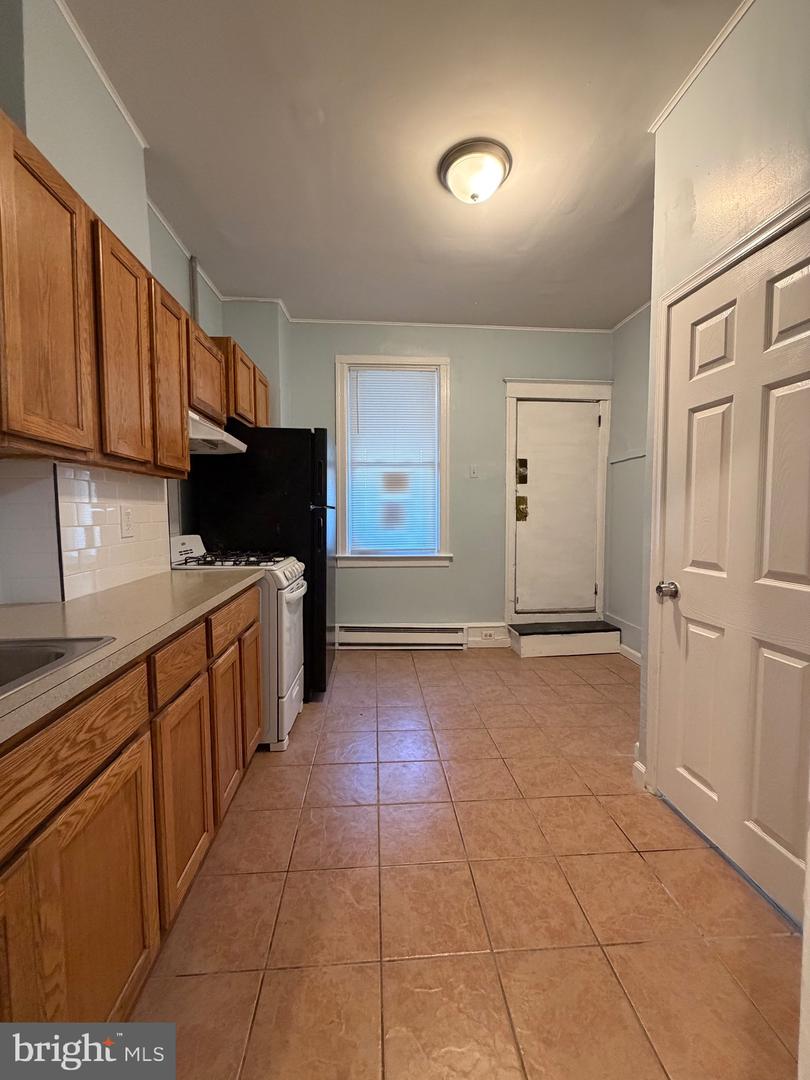 671 Long Ln #b Property Photo 5