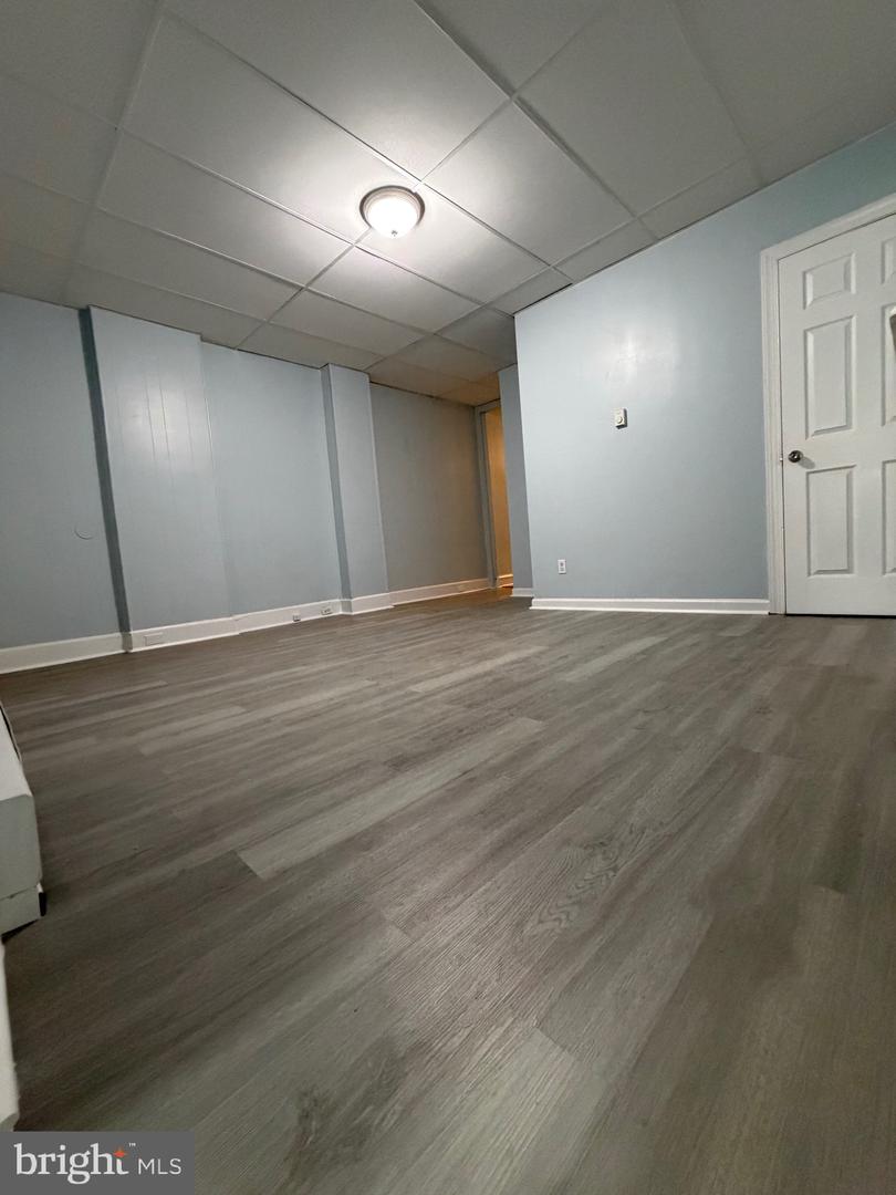 671 Long Ln #b Property Photo 10