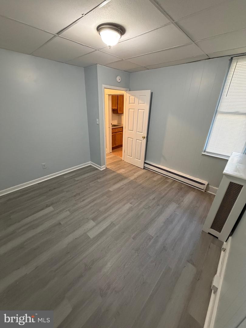 671 Long Ln #b Property Photo 11