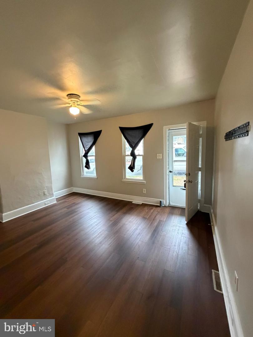 135 9th St Property Photo 2