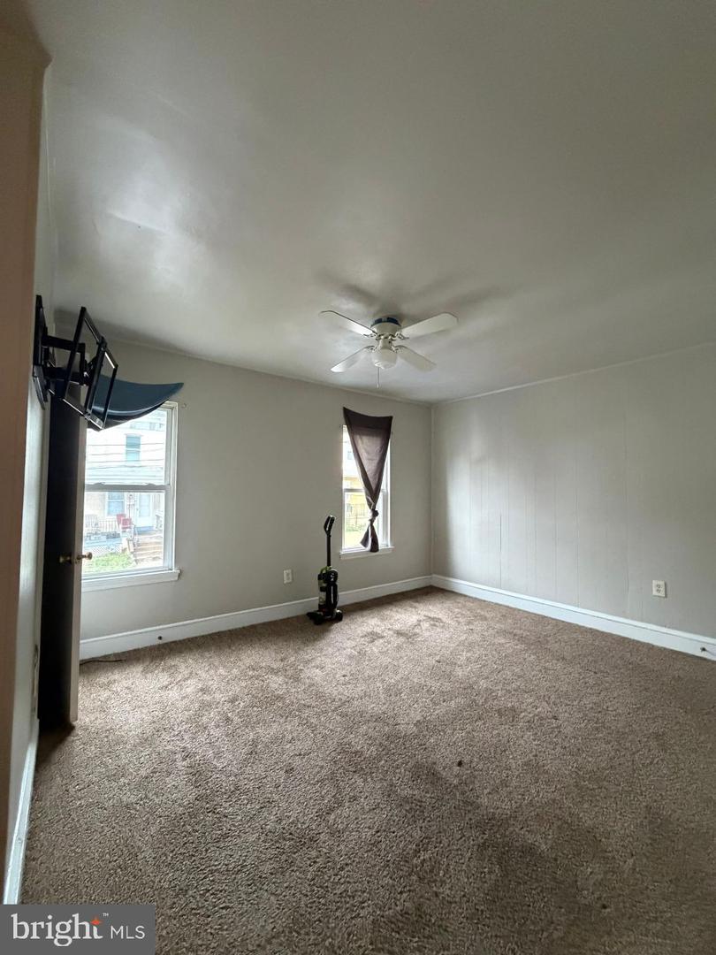 135 9th St Property Photo 6