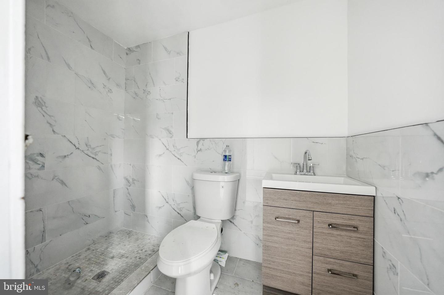 25 N Wycombe Ave Property Photo 4