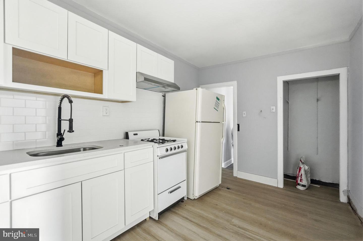 25 N Wycombe Ave Property Photo 5