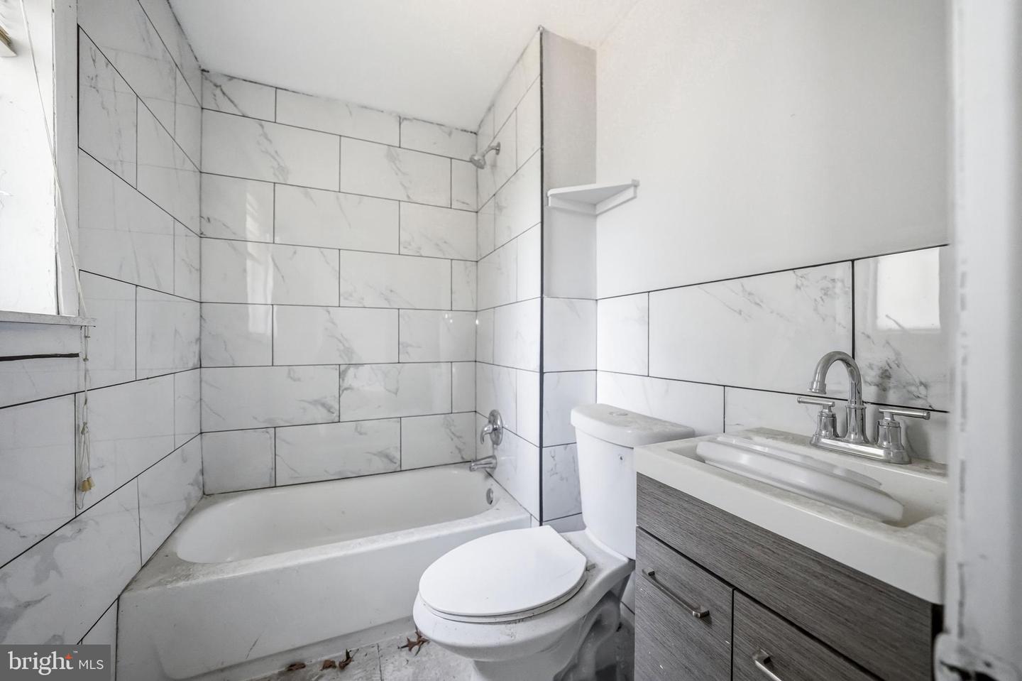 25 N Wycombe Ave Property Photo 6