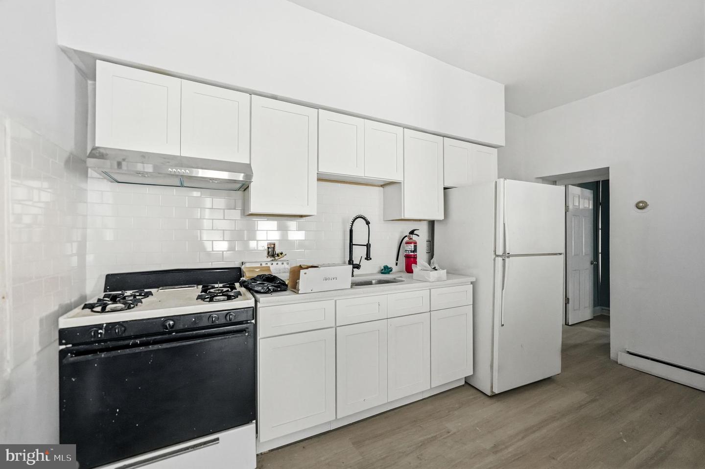 25 N Wycombe Ave Property Photo 9