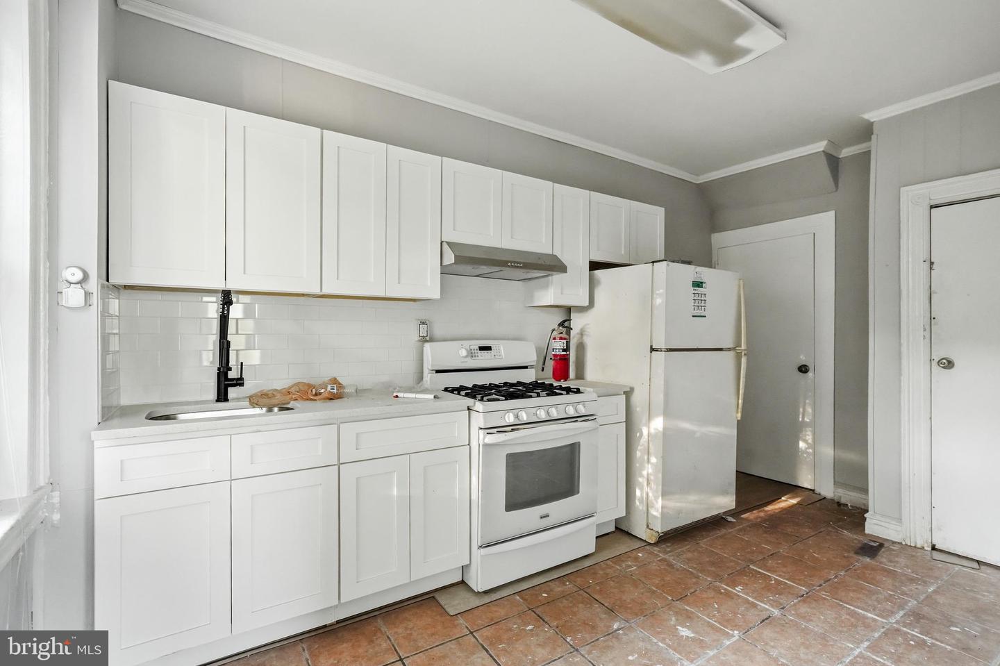 25 N Wycombe Ave Property Photo 12