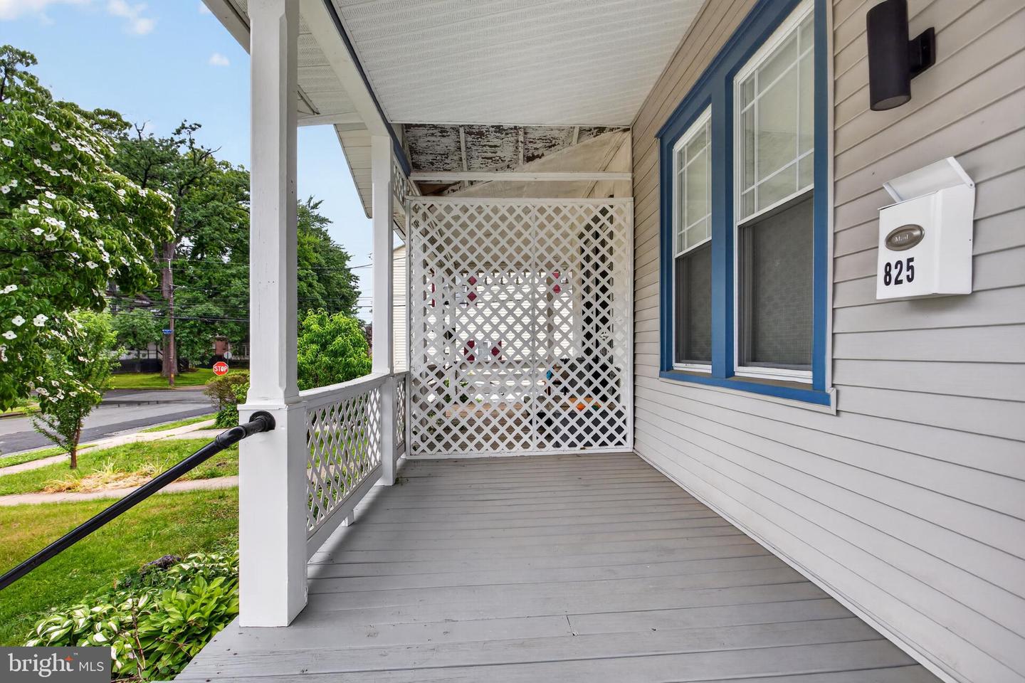 825 Andrews Ave Property Photo 7