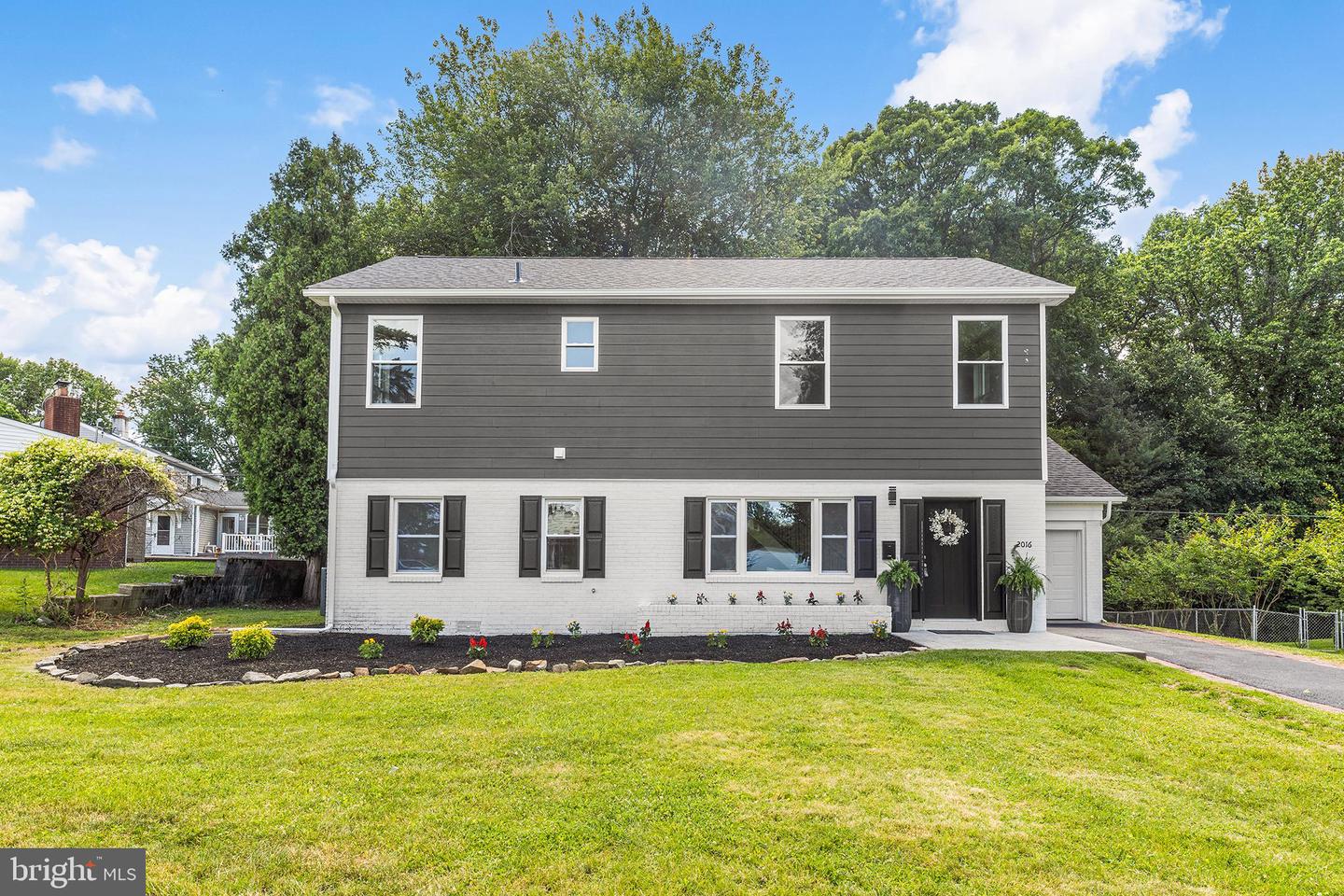 2016 Woodside Ln Property Photo 1