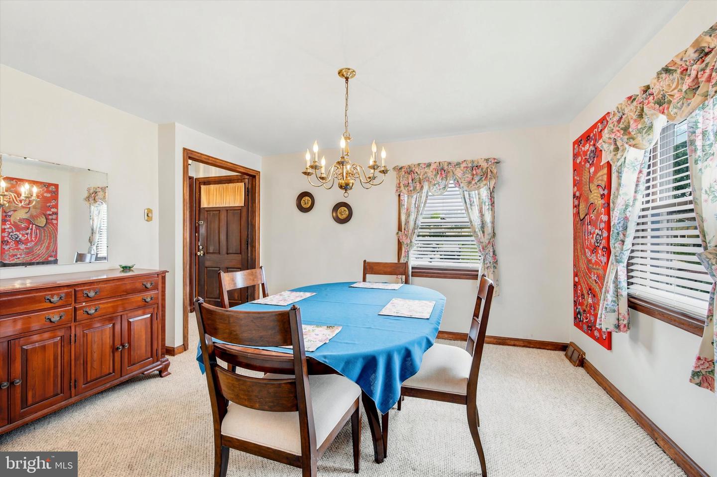 546 Arlington Ave Property Photo 5