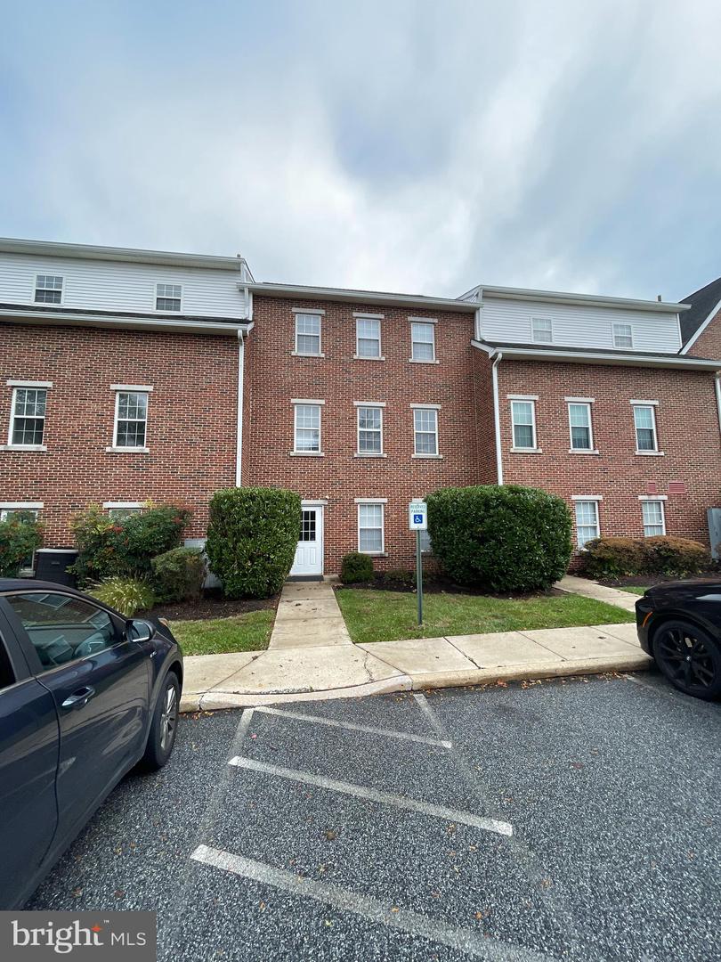 16 REGENCY PLZ #3 Property Photo 1