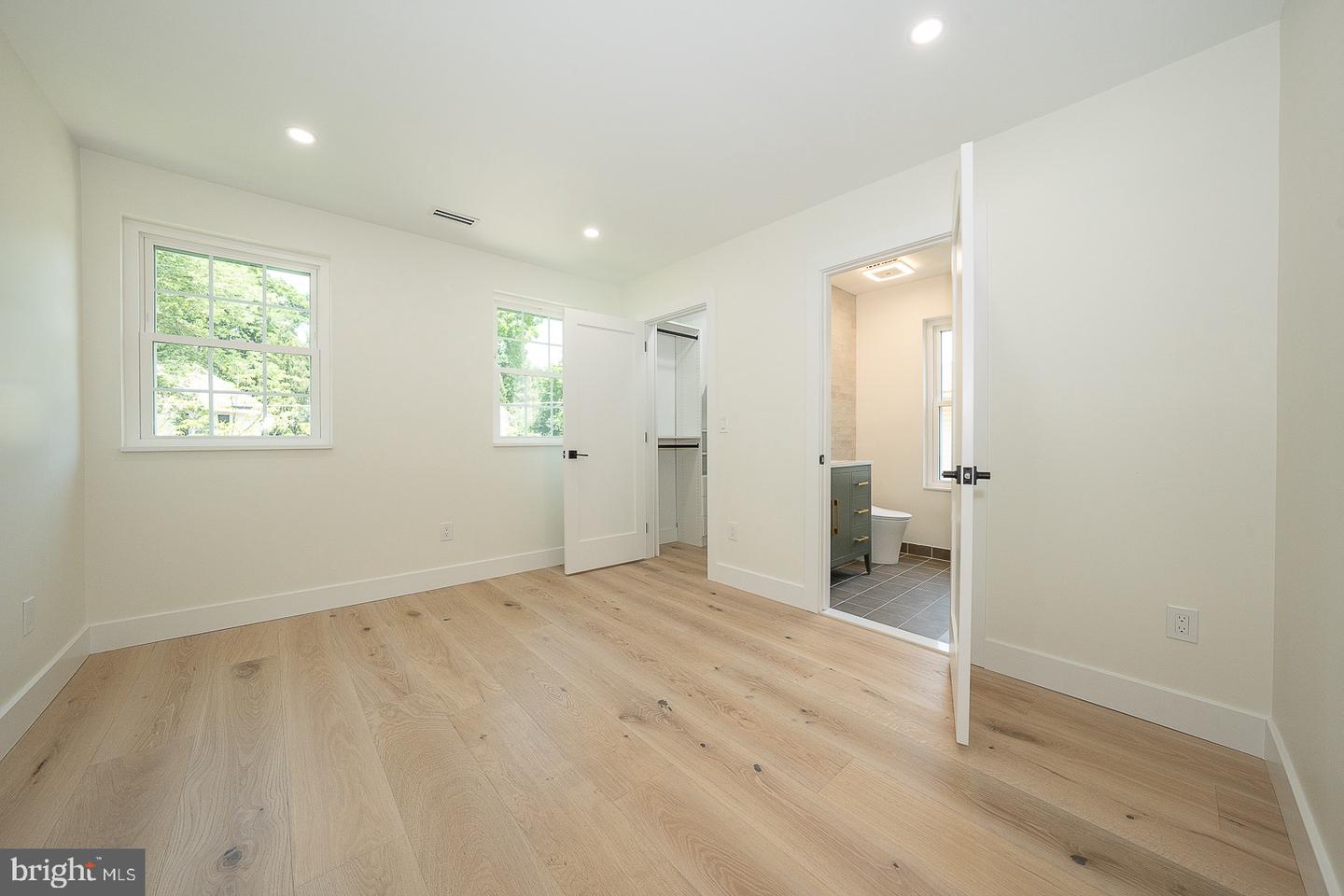 256 Willow Ave Property Photo 14