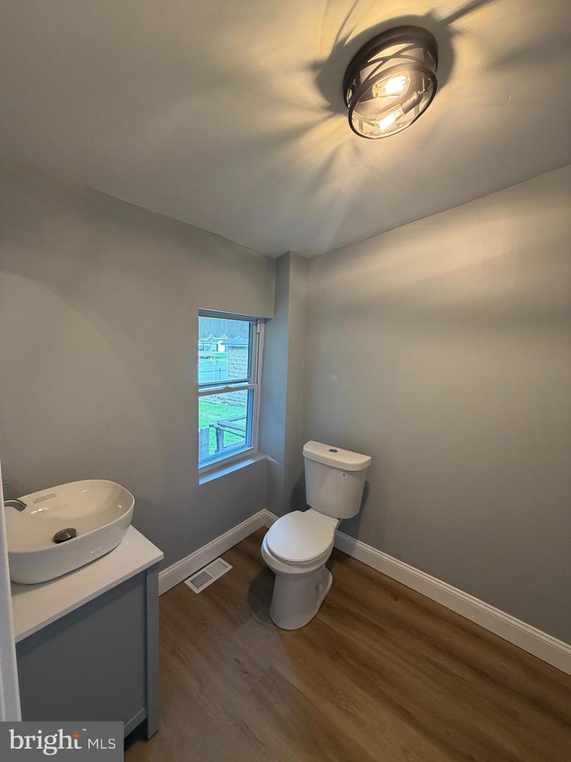 48 N Sycamore Ave Property Photo 8