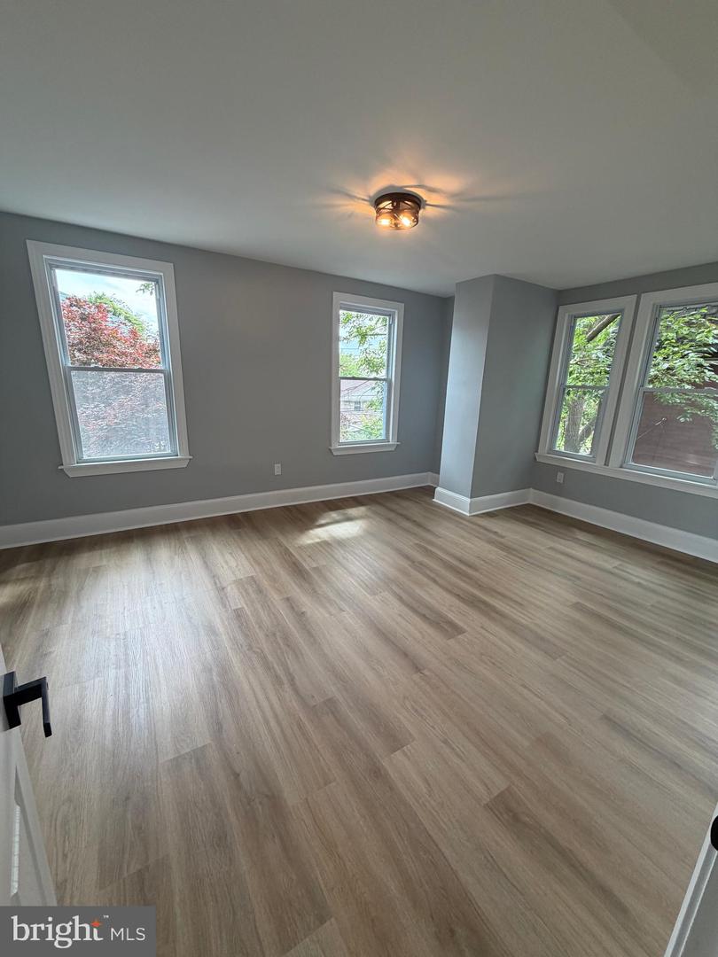48 N Sycamore Ave Property Photo 26