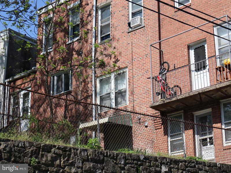 203 Hamilton Ave Property Photo 5