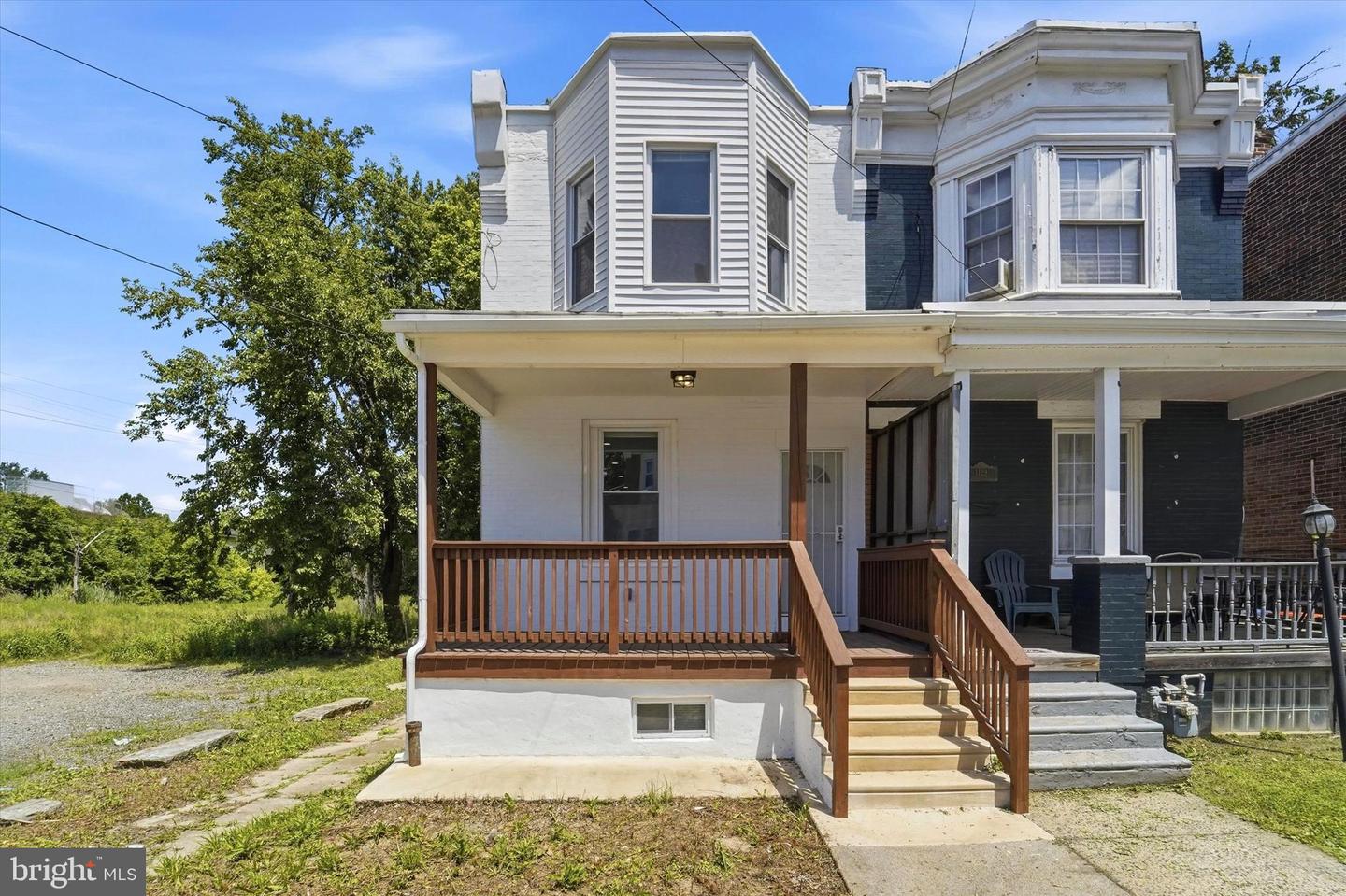 1131 PARKER ST Property Photo 1