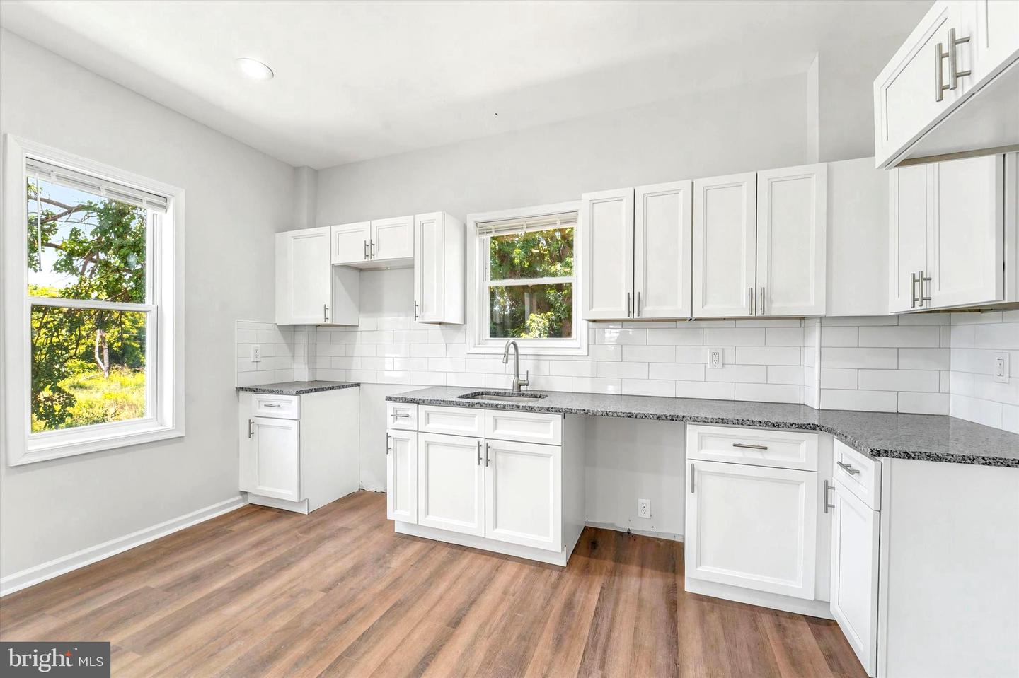 1131 Parker St Property Photo 14