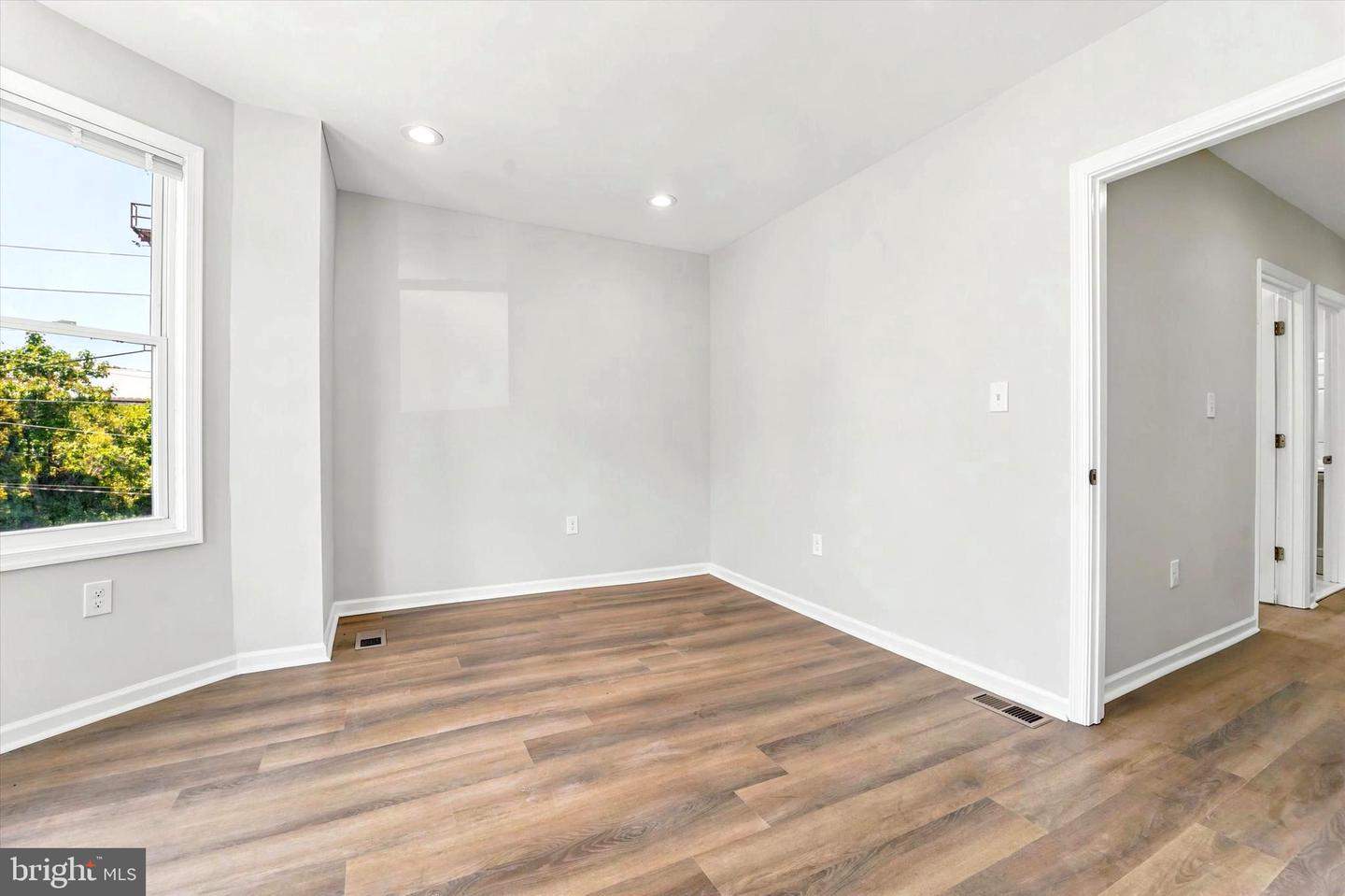 1131 Parker St Property Photo 19