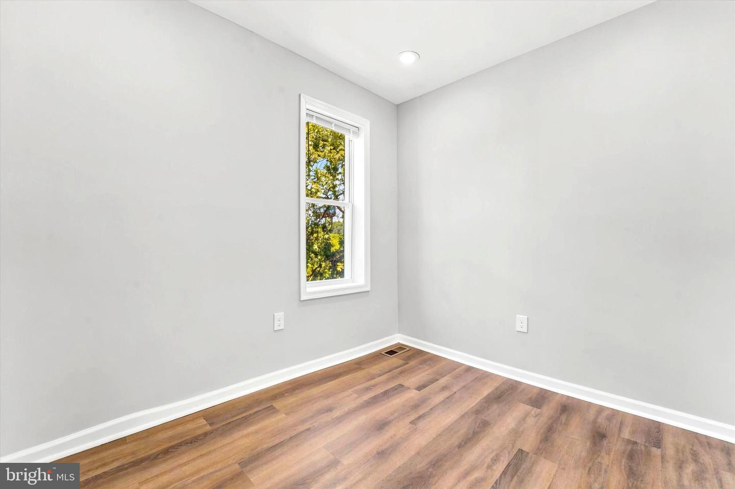 1131 Parker St Property Photo 24