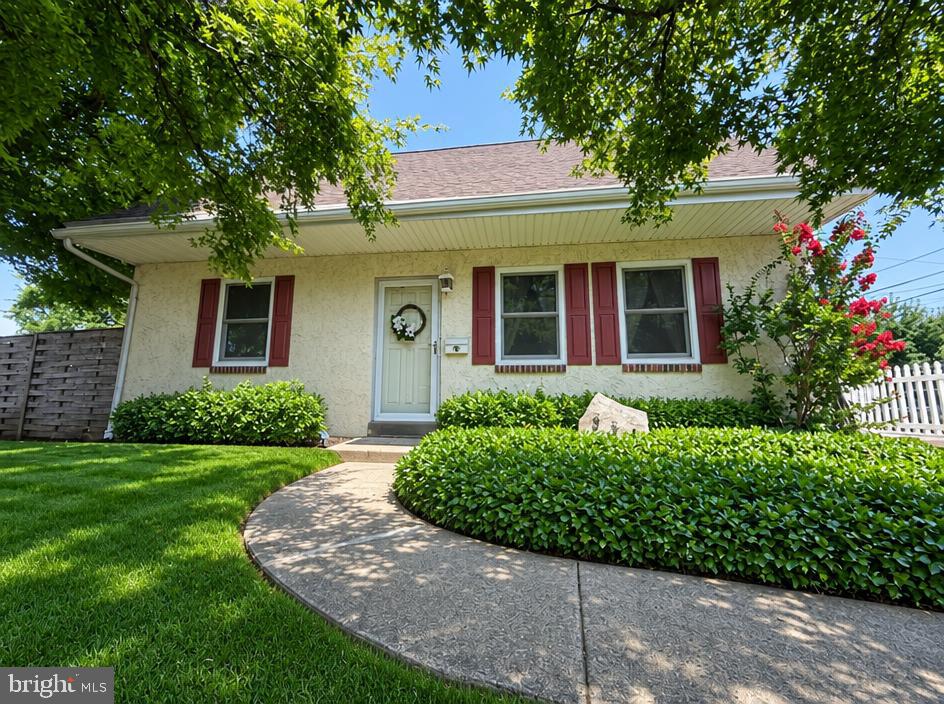 331 E Woodlyn Cir Property Photo 1