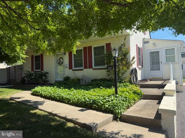 331 E Woodlyn Cir Property Photo 2