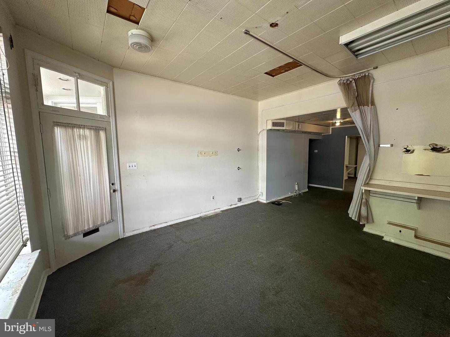 113 Long Ln Property Photo 7