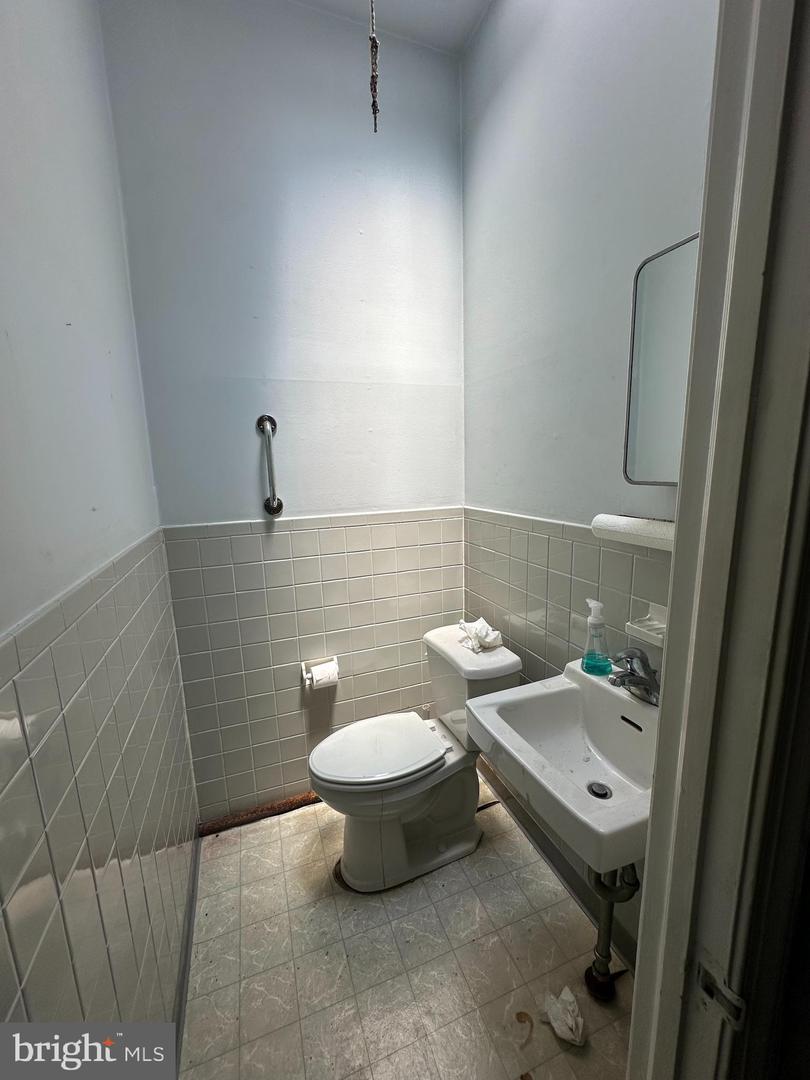 113 Long Ln Property Photo 10