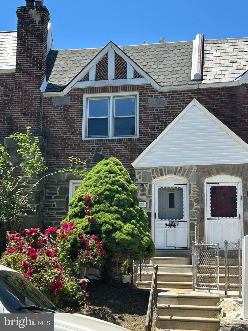 608 BRIARCLIFF RD Property Photo 1