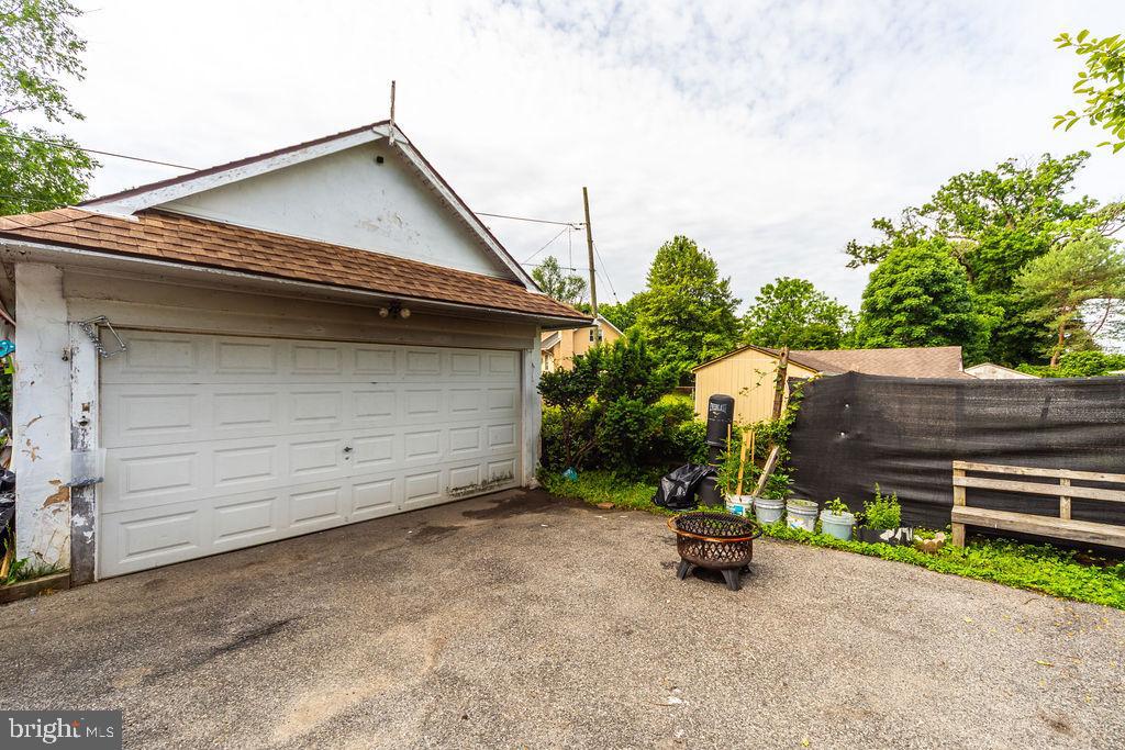 227 S Fairview Ave Property Photo 33