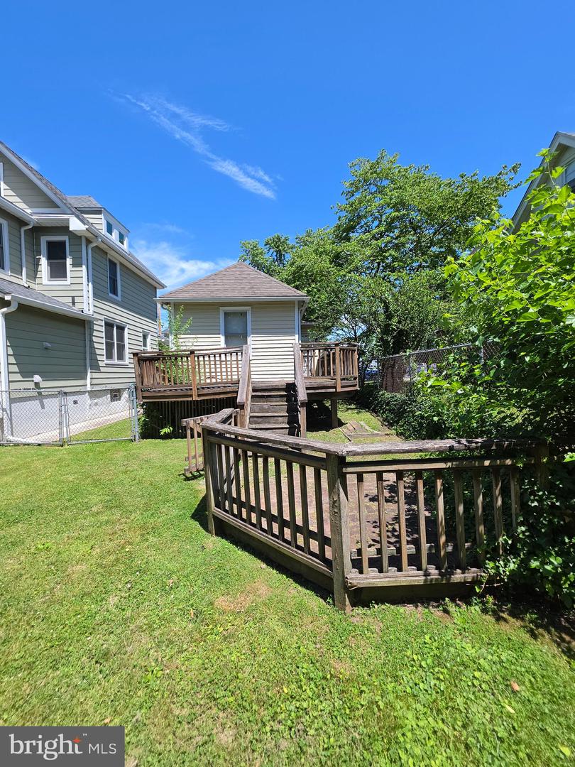 28 Oak Ave Property Photo 3
