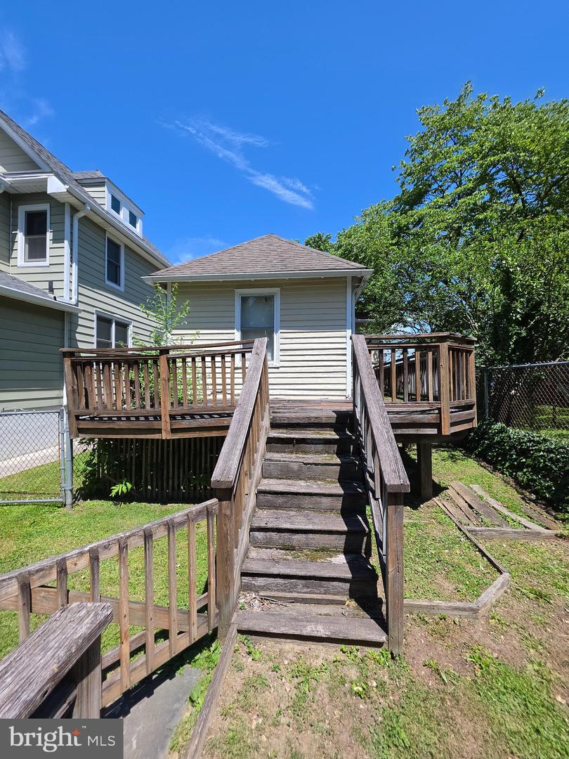28 Oak Ave Property Photo 4