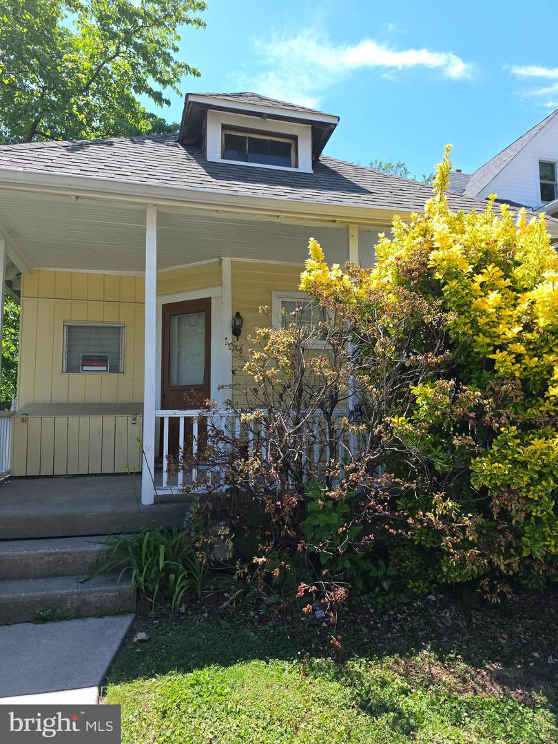 28 Oak Ave Property Photo 6