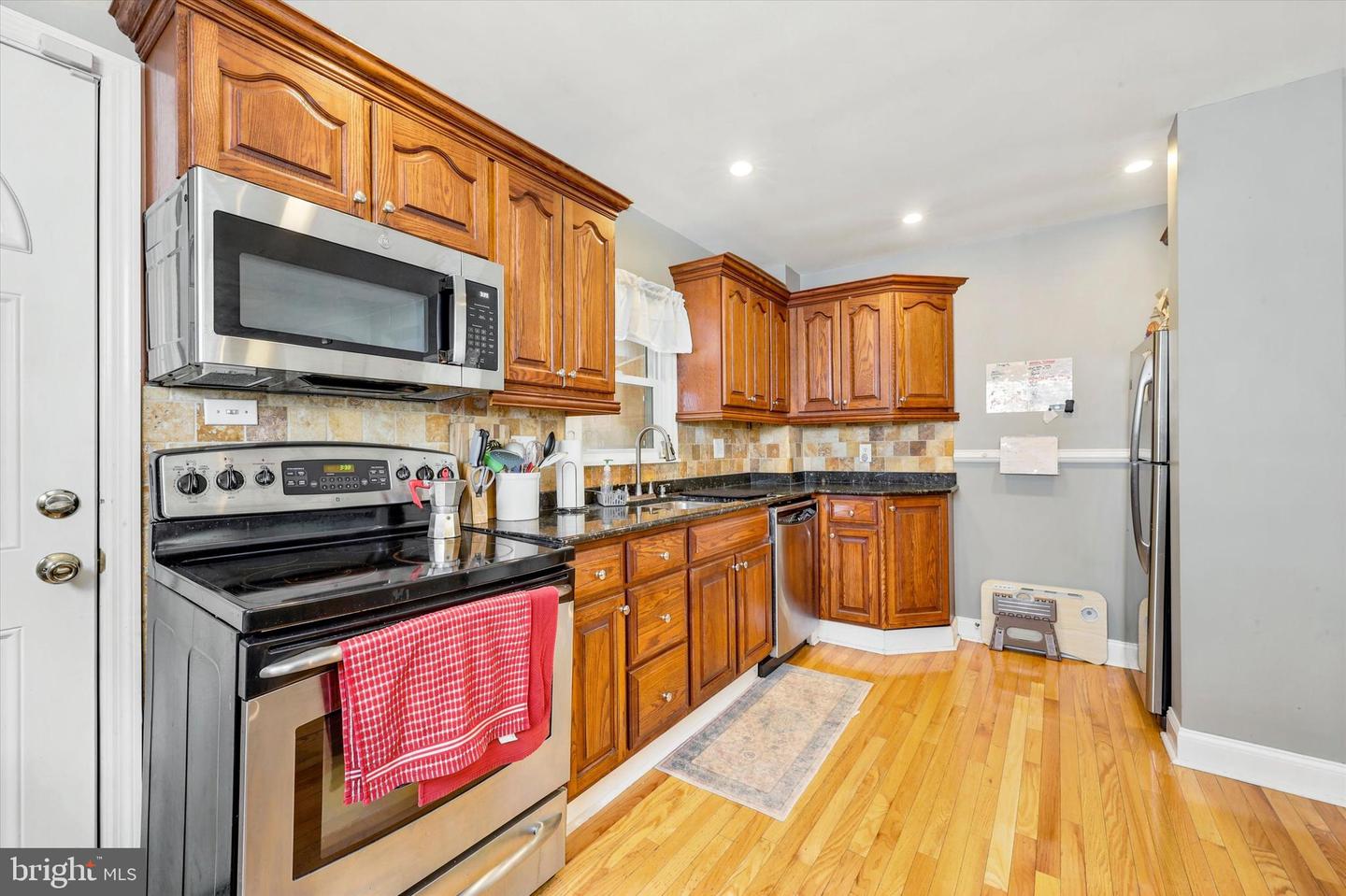 415 Custer Ave Property Photo 10