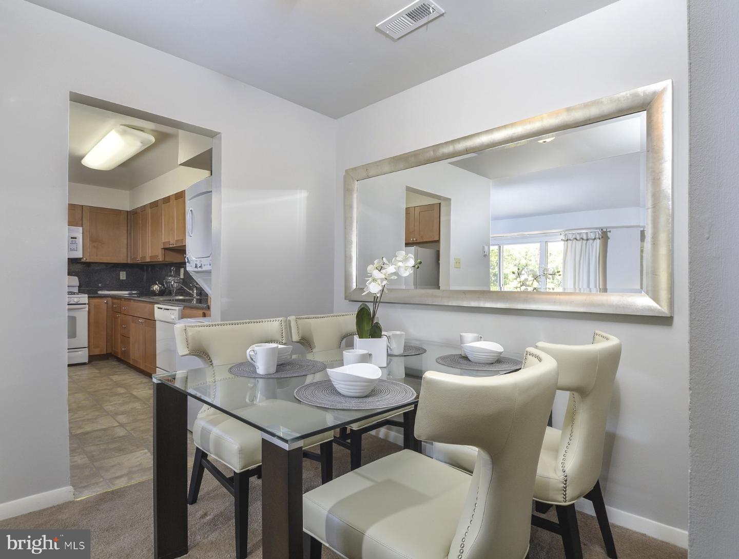 284 IVEN AVE #294-1A Property Photo 1